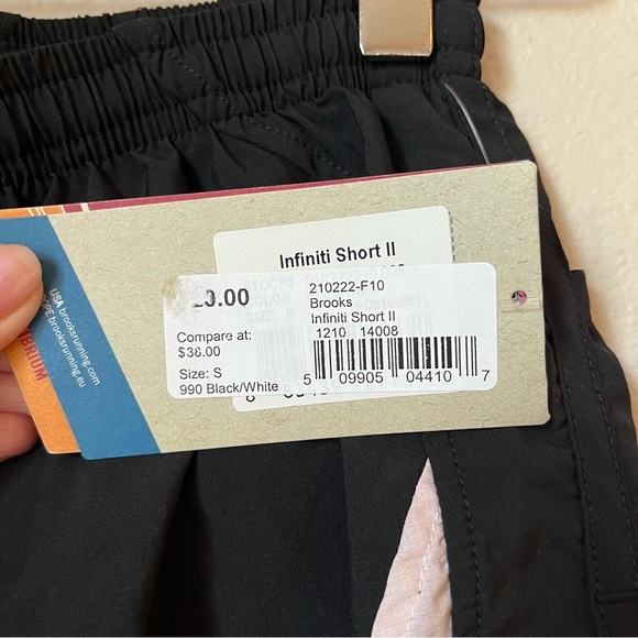 Brooks Infiniti Short II Black/White Size Small New with Tags - Picture 3 of 5